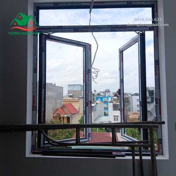 cửa sổ nhôm Xingfa mở quay 2 cánh tại quận 7 TP.HCM